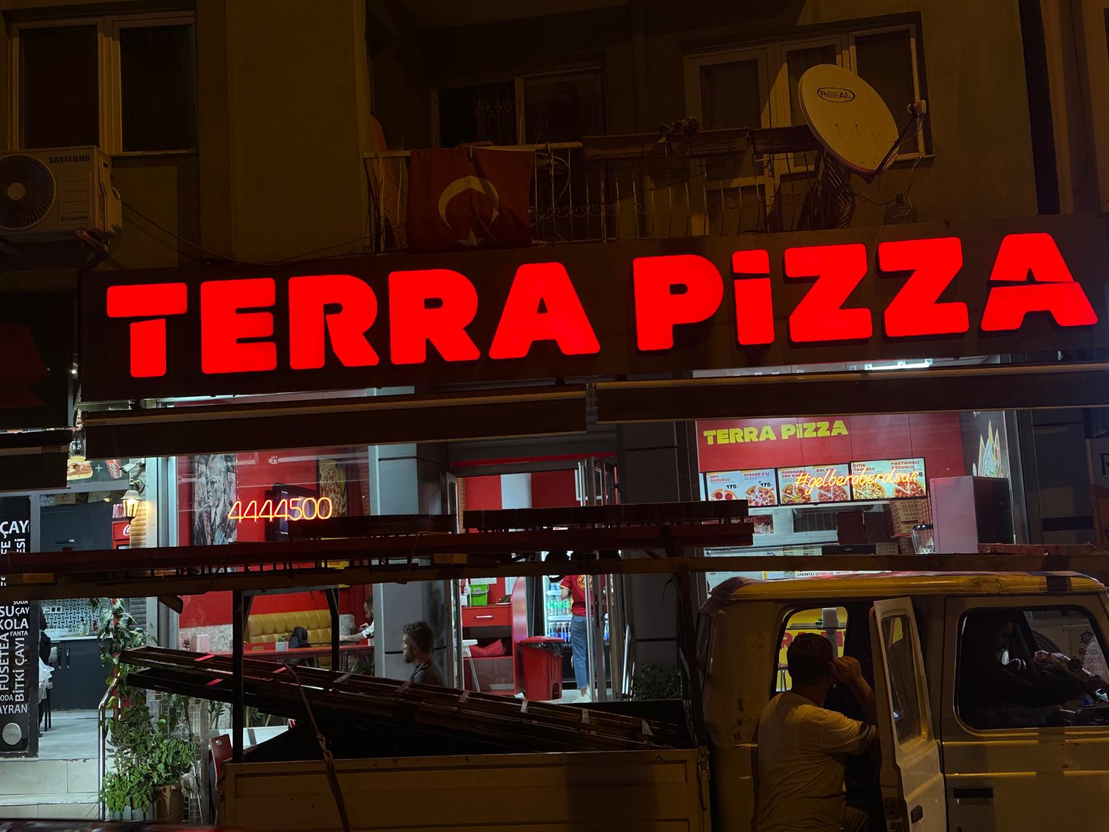 Kutu Harf ve Işıklı Tabela ile Marka İmajınızı Güçlendirin: İzmir’den Türkiye’ye Profesyonel Çözümler